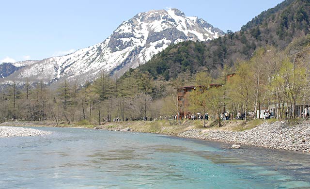 焼岳小屋画像